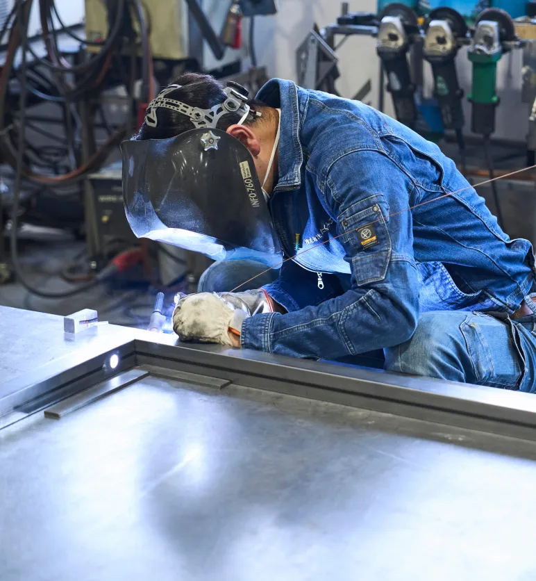 装飾金物の製作現場