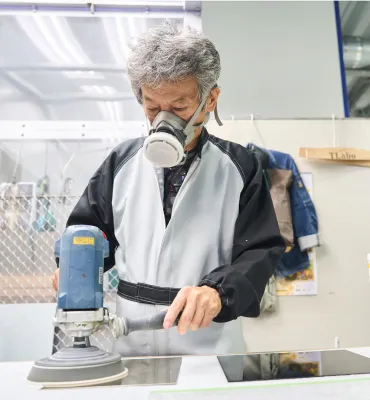 仕上げ作業の様子