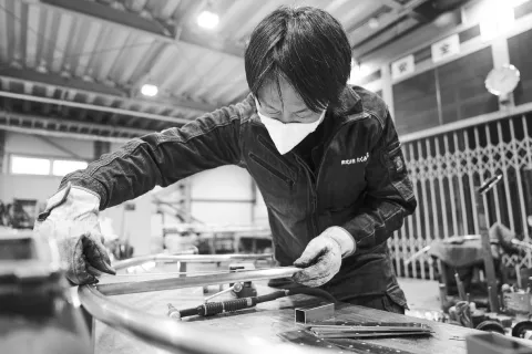 金属加工の作業風景