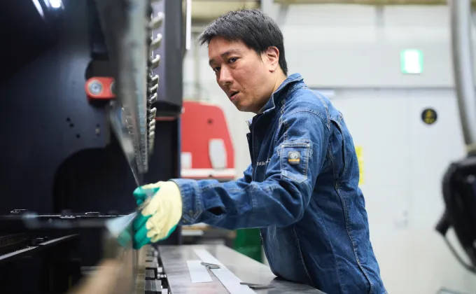 金属を加工する工場設備